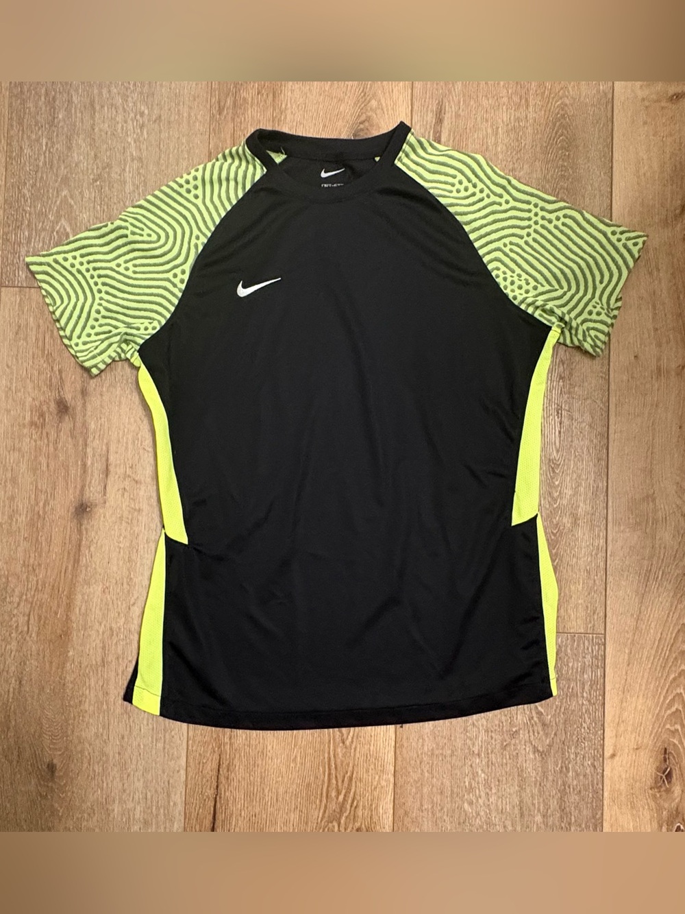 Nike Strike II Neon Green Athletic Short Sleeve Tee Women Large Soccer Practice